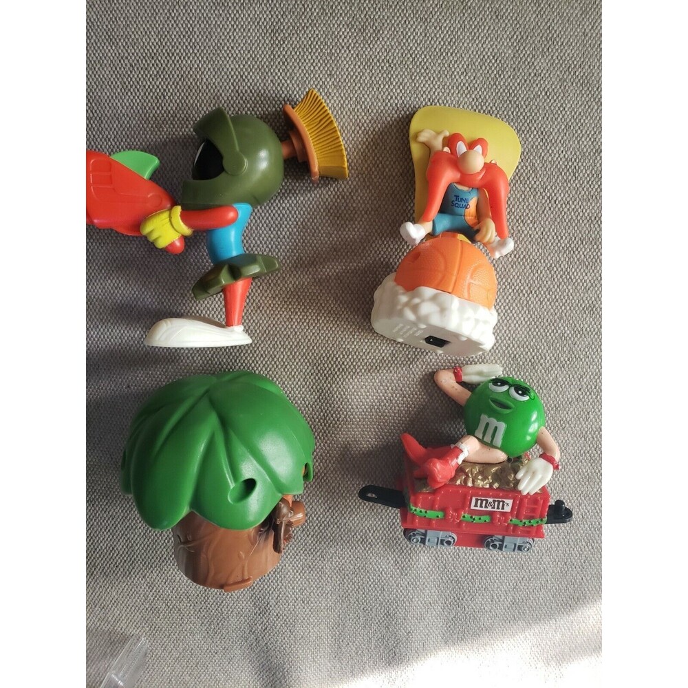 Lot Of 4 Looney Toons & Misc Toy Figures